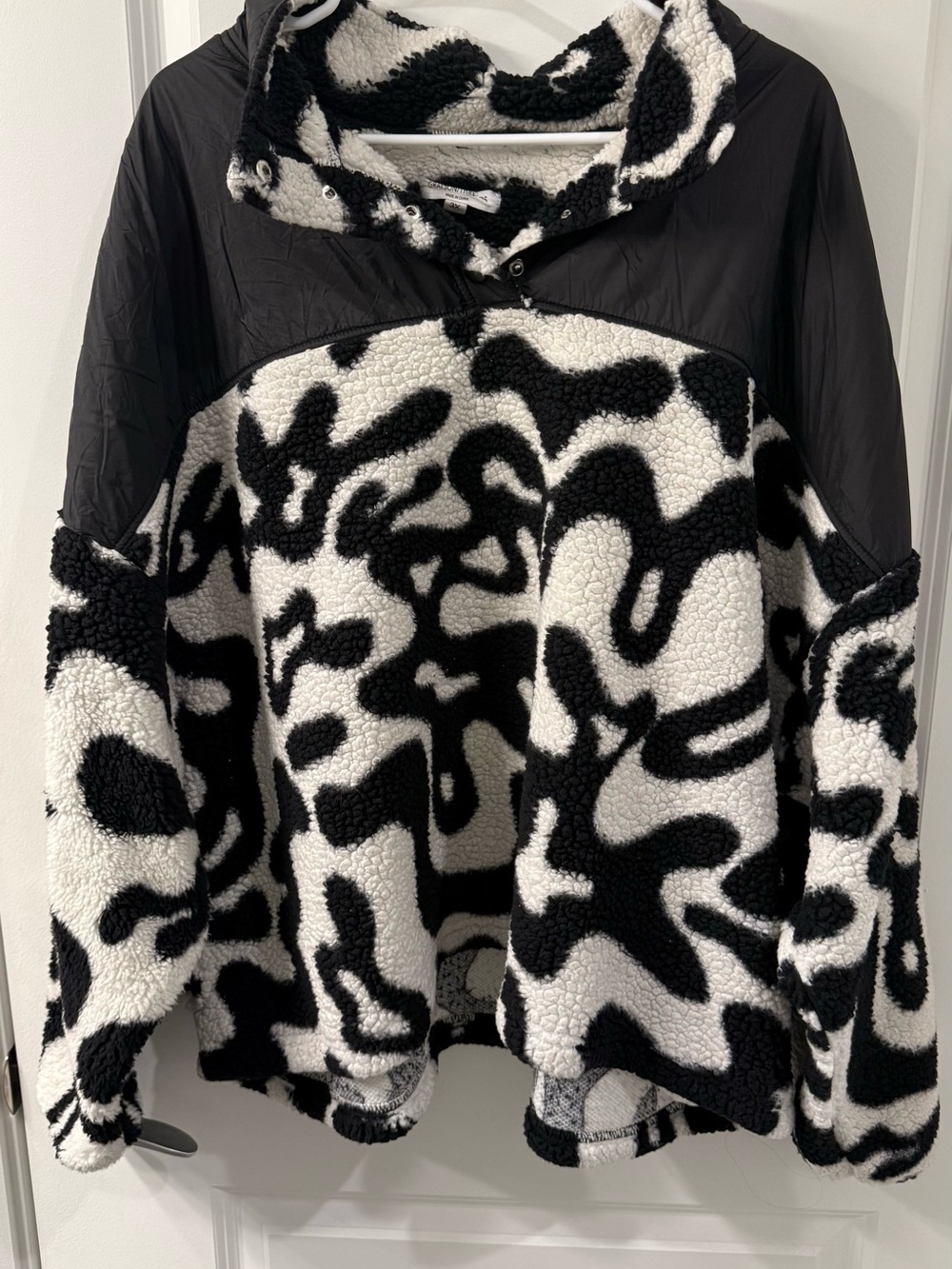 Target - Cozy Black & White Sherpa Pullover